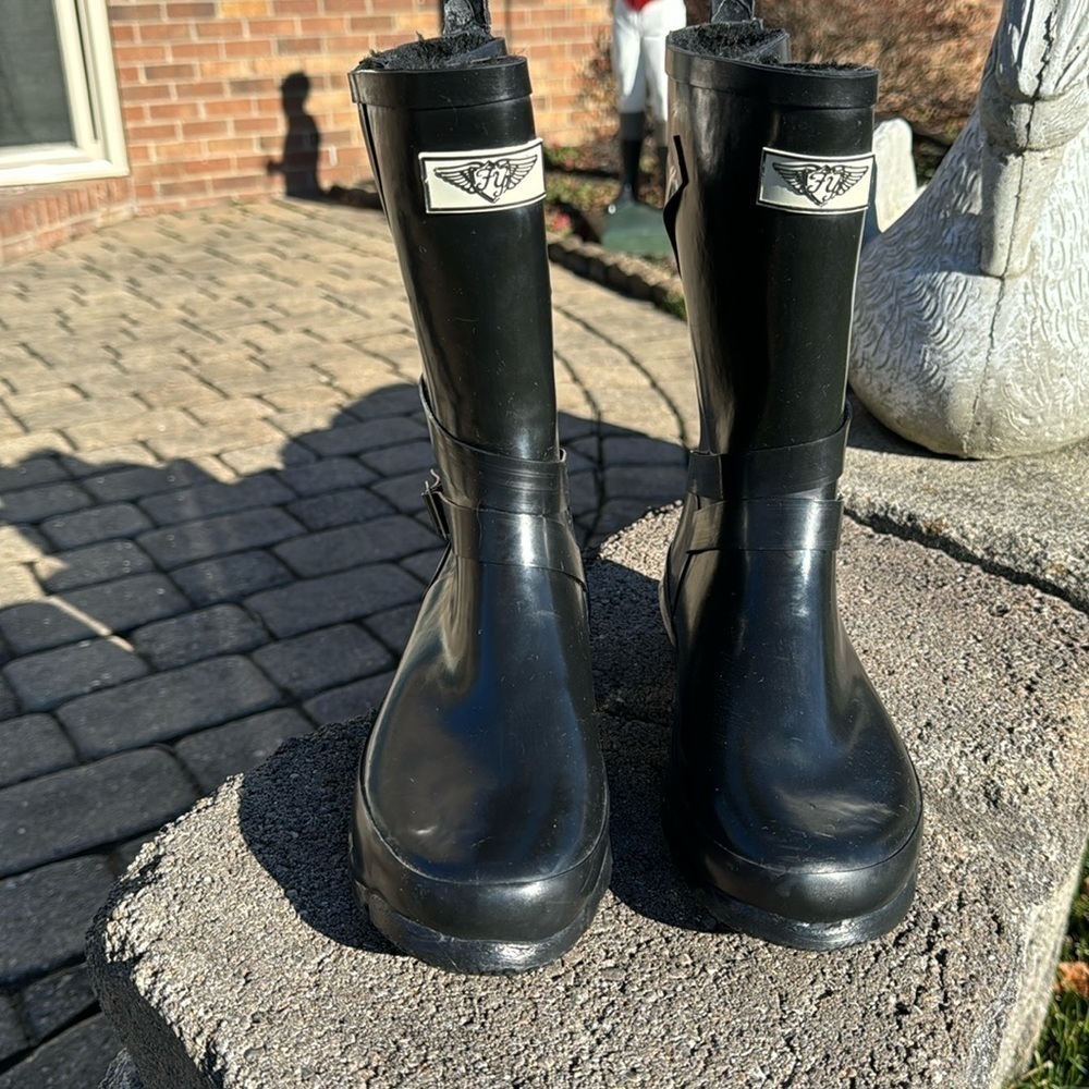 FOREVER YOUNG~CLASSIC RAIN BOOT~STYLISH CRISS-CROSS~SIDE BUCKLES~FUR LINING~G22B
